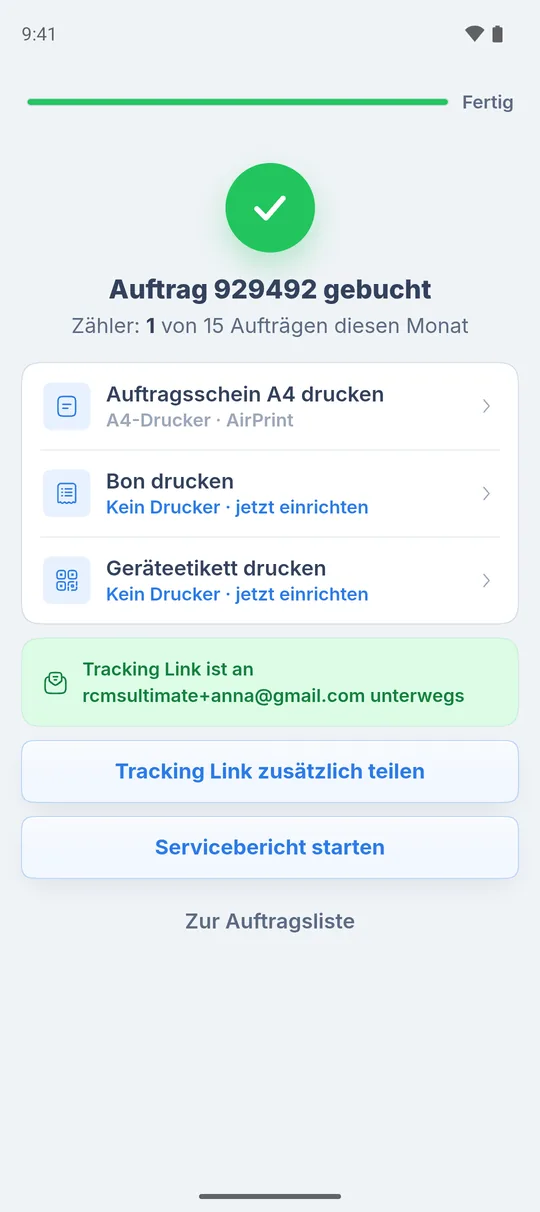 Auftrag gebucht mit Zähler, „Auftragsschein A4 drucken“, „Bon drucken“, „Geräteetikett drucken“ und „Tracking Link ist an … unterwegs“