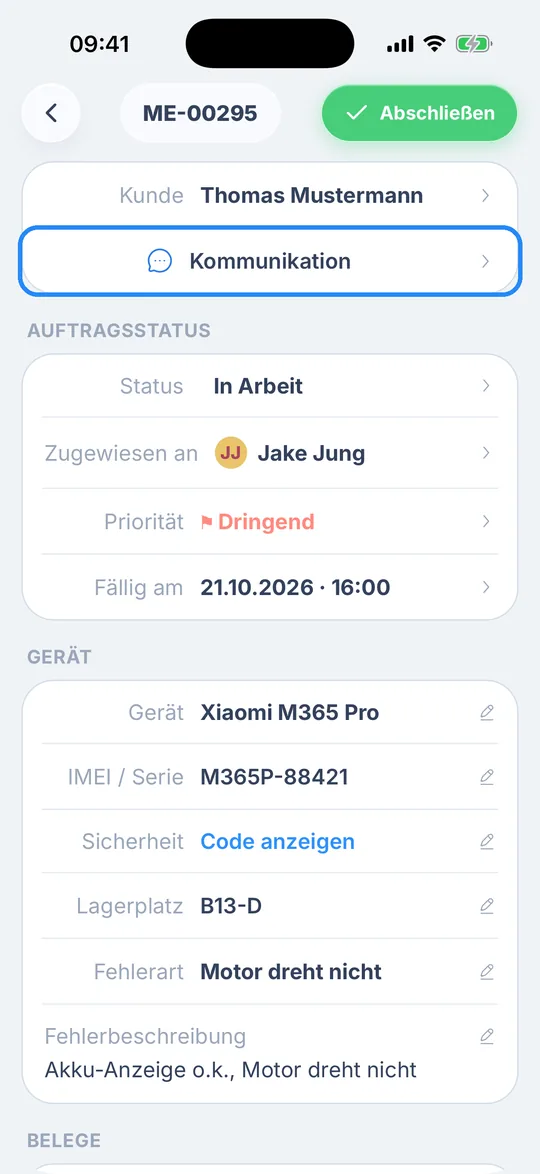 Auftrag in der RepairCMS App, die Zeile „Kommunikation“ unter dem Kunden Thomas Mustermann ist markiert