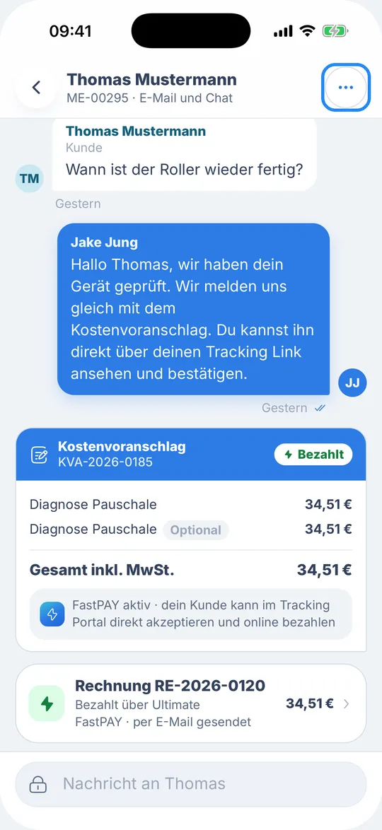 Chat mit Thomas Mustermann, „ME-00295 · E-Mail und Chat“, der runde Knopf mit drei Punkten oben rechts ist markiert