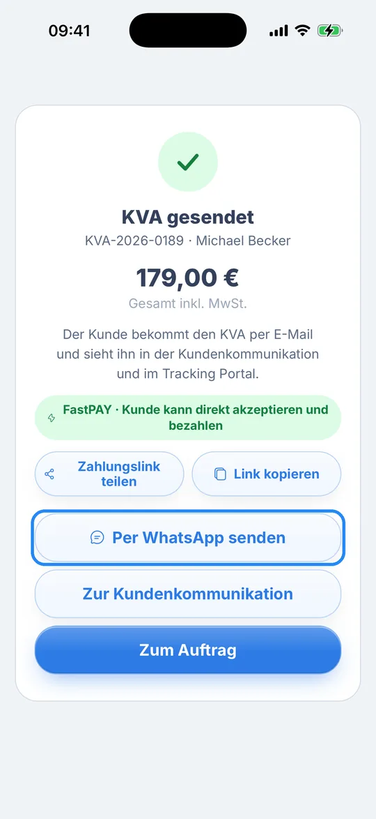 Bildschirm „KVA gesendet“ in der RepairCMS App zum Kostenvoranschlag KVA-2026-0189 für Michael Becker mit Gesamtbetrag, der Knopf „Per WhatsApp senden“ ist markiert