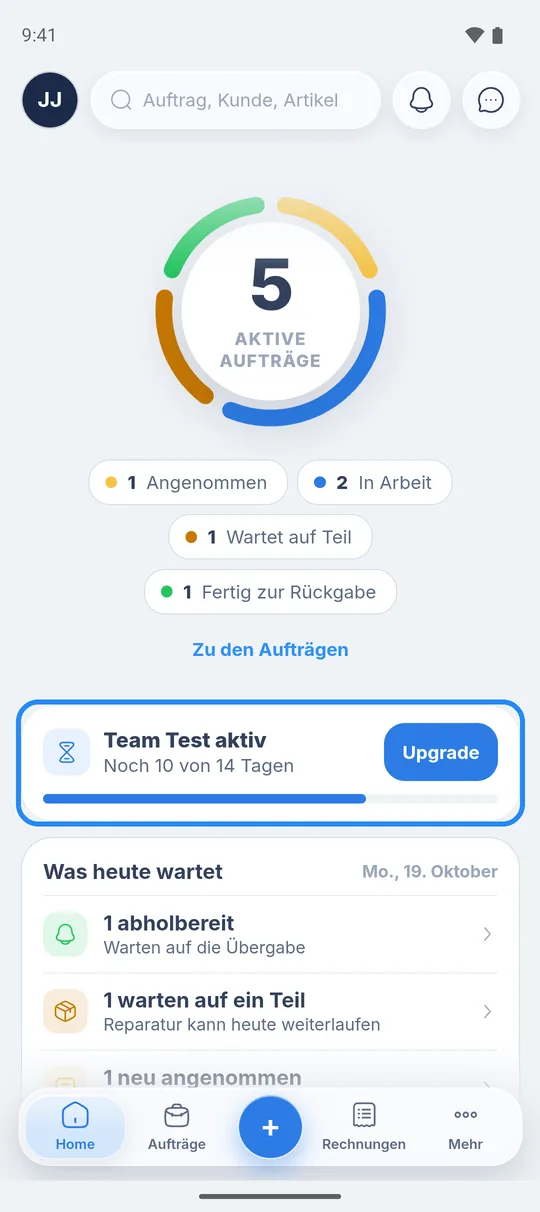 Startseite der RepairCMS App mit der Karte „Team Test aktiv“, „Noch 10 von 14 Tagen“ und dem Knopf „Upgrade“